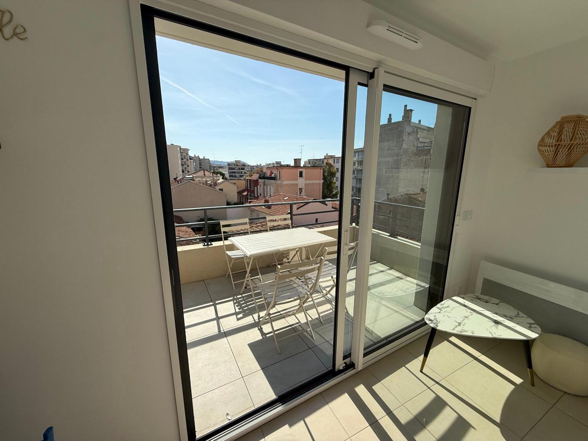 T2 Avec Terrasse Et Parking Prive Au Coeur De Nizza Esterno foto